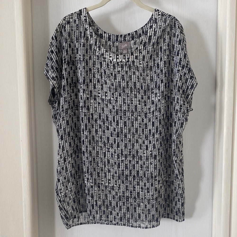 🌺3/$18 Sale J.Jill Black and White Tunic